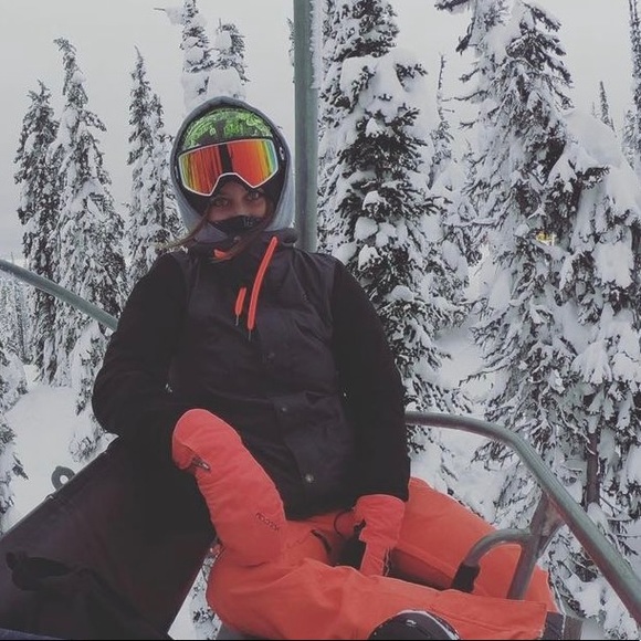 Volcom snowsuit - Picture 3 of 3